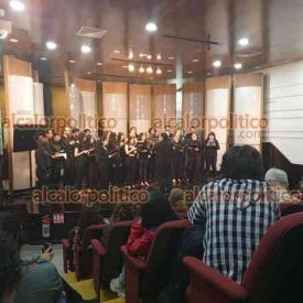 Xalapa, Ver., 23 de septiembre de 2024.- La noche de este lunes, la Camerata Coral de la UV celebra 30 aos de difusin del arte, con un recital gratuito en el auditorio de la Facultad de Msica UV, donde se homenaje la trayectoria de su fundador, el msico Eugenio Sleziak Kandora.
