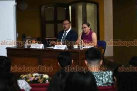 Xalapa, Ver., 26 de septiembre de 2024.- Manuel Daz, titular de la notara No. 30, ofreci una conferencia a alumnos del Colegio de Veracruz para hablar sobre el testamento.