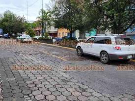 Xalapa, Ver., 27 de septiembre de 2024.- Pasan los meses y el Ayuntamiento no muestra inters en reparar el hundimiento de la calle Diego Leo, cerca de Los Berros. Ni porque todo septiembre funcionarios se pasearon por la zona, incluido el Gobernador.