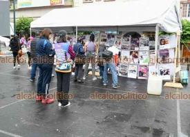 Xalapa, Ver., 29 de septiembre de 2024.- Integrantes de ?Unidos Todos? instalaron tendedero con carteles y mensajes de agradecimiento para el presidente Andrs Manuel Lpez Obrador, en Plaza Lerdo.