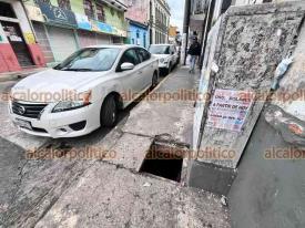 Xalapa, Ver., 30 de septiembre de 2024.- Registro sin tapa y sin avisos de precaucin, en la calle Ursulo Galvn esquina Ayuntamiento.