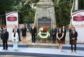 Xalapa, Ver., 30 de septiembre de 2024.- El director general del Instituto Veracruzano del Deporte, Jos Alberto Nava Lozano, rindi guardia de honor ante el monumento a Miguel Hidalgo.