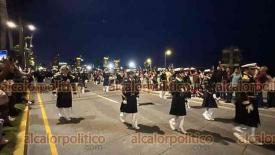 Veracruz, Ver., 4 de octubre de 2024.- En el despliegue se mostr la bandera del ejrcito Trigarante, buques a escala Guanajuato, Tabasco y del velero Cuauhtmoc y se representaron a personajes que participaron en la Constitucin de 1824; hubo demostracin area con helicpteros MI17 y aviones.