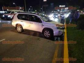 Xalapa, Ver., 6 de octubre de 2024.- Esta noche de domingo una camioneta Nissan tipo Xtrail, que era conducida a exceso de velocidad, choc contra el camelln central de la av. Lzaro Crdenas frente a Coppel Xalapa.