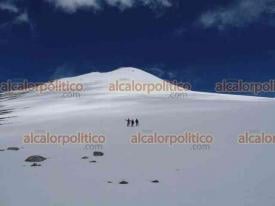 Orizaba, Ver., 7 de octubre de 2024.- Hasta hace 6 aos, el glaciar Jamapa era el nico montculo visible en medio de lo que se llam ?las nieves eternas?. Ahora el deshielo deja expuesto un manto rocoso ms grande que una casa, que lleg a registrar temperaturas de -0 grados centgrados.