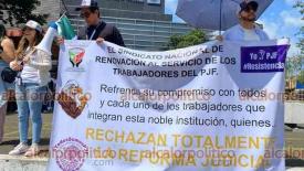 Xalapa, Ver., 8 de octubre de 2024.- En el Teatro del Estado, trabajadores del Poder Judicial celebraron los dos amparos promovidos por ciudadanos xalapeos contra la Reforma Judicial.