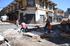 Xalapa, Ver., 12 de octubre de 2024.- Por comienzo de rehabilitacin del pavimento, qued cerrada a la circulacin la calle Zamora esquina Mata. Se pide a los conductores precaucin.