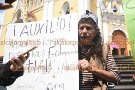 Xalapa, Ver., 14 de octubre de 2024.- La seora Pastora Miranda Marn se manifest en Plaza Lerdo y bloque por unos minutos la avenida Enrquez para solicitar el apoyo del Gobernador ante la desaparicin de su hijo.