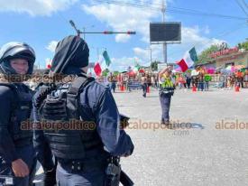 Veracruz, Ver., 15 de octubre de 2024.- Continuando con su protesta contra la Reforma Judicial, trabajadores del Poder Judicial de la Federacin bloquearon la avenida Rafael Cuervo, el medioda de este martes.