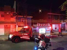 Xalapa, Ver., 16 de octubre de 2024.- Personal de emergencias atendi un incendio de vivienda ubicada en Ferrocarril Interocenico esquina con calle Leles; en el lugar se encontraban muchos objetos acumulados, lo que increment el fuego, no hubo lesionados.
