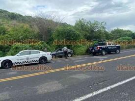 Emiliano Zapata, Ver., 18 de octubre de 2024.- Auto particular termin fuera del camino en la carretera Xalapa-Veracruz con direccin a la capital. Personal de la Guardia Nacional y SSP lo auxiliaron sin que se reportaran lesionados.