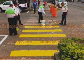 La Antigua, Ver., 18 de octubre de 2024.- Trnsito del Estado llev a cabo balizamiento en Cardel, con el objetivo de fomentar el cruce responsable de peatones.