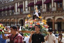 Xalapa, Ver., 19 de octubre de 2024.- Portando estandartes e imgenes de San Francisco de Ass y San Rafael Guzar y Valencia, entre otros santos, catlicos de diversas partes del estado arribaron a la Catedral Metropolitana para participar en un encuentro de parroquias.