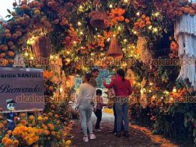 San Pablo Coapan, municipio de Naolinco, Ver., 19 de octubre de 2024.- Celebran la tercera edicin del Festival de Cempaschil en San Pablo Coapan, habitantes elaboraron monumental catrina que recibe a los visitantes.