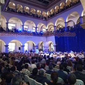 Xalapa, Ver., 22 de octubre de 2024.- Con recinto lleno, la Orquesta Sinfnica de Xalapa regal un recital en la explanada del Palacio Municipal, est noche de martes, previo a su concierto estelar en Poza Rica programado para maana mircoles; cientos de xalapeos se dieron cita.
