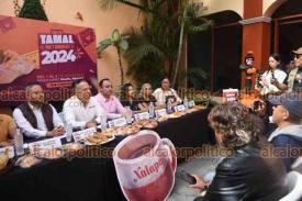 Xalapa, Ver., 23 de octubre de 2024.- El director de Turismo Municipal, Josu Vzquez junto con el regidor Diego Florescano, invitan a la Feria del Tamal, Pan y Chocolate 2024, del 1 al 3 de noviembre en el parque Jurez.