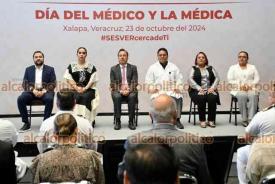 Xalapa, Ver., 23 de octubre de 2024.- Este Da del Mdico y la Mdica, se entregaron reconocimientos a trabajadores del sector salud y una medalla al alerglogo Jaime Omar Jimnez.