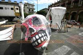 Xalapa, Ver., 25 de octubre de 2024.- Comenz la instalacin de la catrina monumental en Plaza Lerdo.