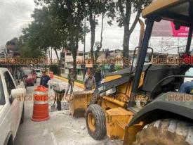 Xalapa, Ver., 25 de octubre de 2024.- Luego de que se presentaran desperfectos en el concreto de la avenida Ruiz Cortines, iniciaron los trabajos para reemplazarlo sobre el carril direccin a Finanzas, entre Francisco Vzquez y Primero de Mayo.
