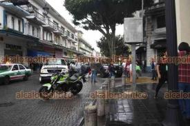 Xalapa, Ver., 28 de octubre de 2024.- Vecinos del fraccionamiento ecolgico y popular Las Minas bloquearon un carril de la calle Enrquez, acusando el despojo de sus casas.