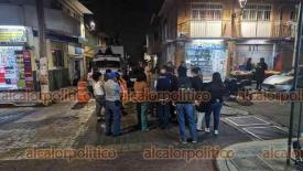 Xalapa, Ver., 30 de octubre de 2024.- Vecinos de la zona Centro bloquearon la circulacin de la calle Poeta Jess Daz, esquina con Mara Alfaro, denuncian la falta de agua por dos semanas y no han sido atendidos por el personal de CMAS pese a que ya se realizaron los reportes.
