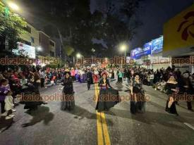 Xalapa, Ver., 31 de octubre de 2024.- La noche de este jueves arranc el gran desfile de catrinas en el Centro de la capital.