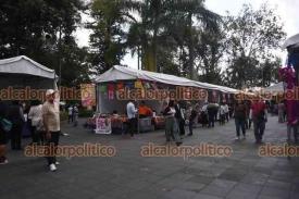 Xalapa, Ver., 1 de noviembre de 2024.- Inici en el parque Jurez la Feria del Tamal, Pan y Chocolate 2024. Desde temprana hora, visitantes se congregaron en los puestos.