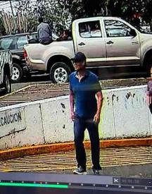 Xalapa, Ver., 3 de noviembre de 2024.- Clientes del Soriana ubicado en Ruiz Cortines denuncian robo en el estacionamiento de la sucursal; guardias y usuarios aseguran que son actos muy recurrentes en esa zona.
