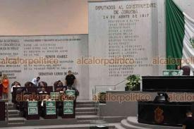 Xalapa, Ver., 6 de noviembre de 2024.- Durante la primera sesin de la LXVII Legislatura, diputados del PVEM se pronunciaron a favor de la reforma para reducir la brecha salarial de gnero. En sus curules colocaron letreros con temas de su agenda legislativa.