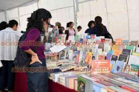 Xalapa, Ver., 7 de noviembre de 2024.- Se inaugur la XIX Feria Xalapea del Libro, dedicada a Francisco Hinojosa, la cual permanecer del 7 al 17 de noviembre en el parque Jurez