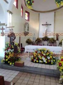 Los Otates, Actopan, Ver., 13 de noviembre del 2024.- La noche de este mircoles se llev a cabo la tradicional Feria del Pan en honor a San Diego de Alcal, santo espaol y patrono de los panaderos; familias produjeron sacos de pan, chocolate y comida tpica de esta localidad del municipio de Actopan.
