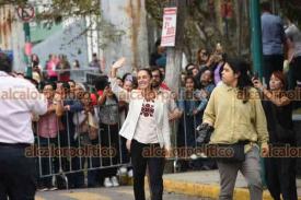 Xalapa, Ver., 15 de noviembre de 2024.- A las 15:00 horas arrib la presidenta Claudia Sheinbaum al Centro de Cancerologa, donde recibi peticiones de los presentes. La mandataria federal supervis mejoras en el hospital, donde se invirtieron 372 mdp para ampliar la atencin al 800% de pacientes con cncer.
