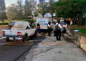 Xalapa, Ver., 19 de noviembre de 2024.- Conductor de camioneta atropell a mujer de la tercera edad en la esquina de avenidas 20 de Noviembre y Lzaro Crdenas. La adulta mayor fue hospitalizada.