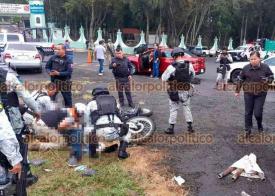 Emiliano Zapata, Ver., 20 de noviembre de 2024.- Motociclista result lesionado tras chocar contra auto que le hizo corte de circulacin al dar vuelta prohibida, en la carretera Xalapa-Veracruz, a la altura del Cuartel Militar. Fue llevado de urgencia a hospital.