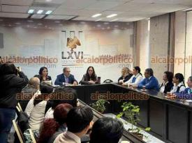 Xalapa, Ver., 27 de noviembre de 2024.- Acompaado por la comisin creada por el Consejo Universitario General, el rector de la UV, Martn Aguilar, acudi al Congreso para solicitar el 4% del presupuesto general de la entidad. Fue atendido por la presidenta de esta soberana, la diputada Tanya Carola Viveros.