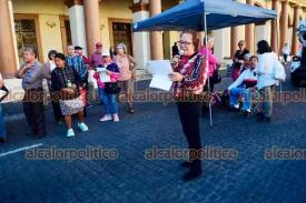 Xalapa, Ver., 28 de noviembre de 2024.- Pensionados y jubilados agrupados en la AJUPIV bloquearon la calle Enrquez, frente al Palacio de Gobierno. Reiteran a la administracin estatal la exigencia del pago de seguros institucionales .