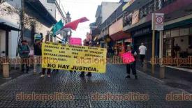 Xalapa, Ver., 29 de noviembre de 2024.- Manifestantes mantienen cerrada, la calle Zaragoza, frente al edificio de la SSP, en la zona centro de la Capital. Tome sus previsiones. 