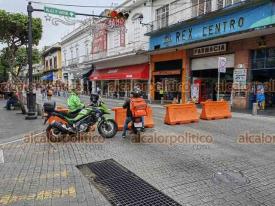 Xalapa, Ver., 30 de noviembre de 2024.- Por la instalacin del templete donde el domingo Roco Nahle dar un mensaje ya como gobernadora constitucional, la calle Enrquez fue cerrada a la circulacin. Hay cortes en Carrillo Puerto, Lucio y Jurez y en otros puntos de la zona centro. Tome sus previsiones.