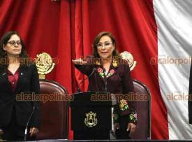 Xalapa, Ver., 1 de diciembre de 2024.- Roco Nahle Garca rindi protesta como gobernadora constitucional de Veracruz en la ceremonia del Congreso del Estado. La acompa la presidenta Claudia Sheinbaum. A la izquierda, la presidenta del Tribunal Superior de Justicia, Lisbeth Aurelia Jimnez Aguirre y entre las mandatarias, la diputada presidenta de la mesa directiva, Tania Carola Viveros Chzaro.