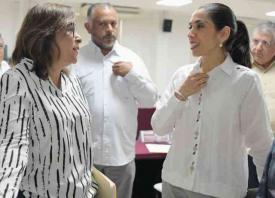 Coatzacoalcos, Ver., 2 de diciembre de 2024.- Mientras el Congreso del Estado analiza una iniciativa que podra separarla del cargo, la fiscal general Vernica Hernndez Giadns particip en la primera mesa de seguridad que encabez la gobernadora Roco Nahle.
