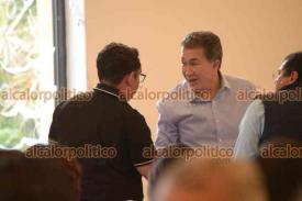 Xalapa, Ver., 7 de diciembre de 2024.- Integrantes de la asociacin poltica Va Veracruzana, representantes de todas las regiones del Estado, que convoc Felipe Amadeo Flores Espinoza, se reunieron en la comida anual a la que asistieron como invitados, Jos Yunes Zorrilla, Reynaldo Escobar y Hctor Yunes Landa, as como miembros de organizaciones de izquierda.