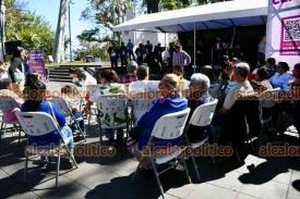 Xalapa, Ver., 8 de diciembre de 2024.- Como parte del programa cultural ?Domingos Familiares?, esta tarde el Mariachi de la Universidad Veracruzana dio un recital en la explanada del parque Jurez.
