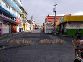 Xalapa, Ver., 14 de diciembre de 2024.- Sobre la calle Clavijero, entre Victoria y Altamirano, se observa en la va pblica ya instaladas las estructuras de los puestos de comerciantes, en el centro de la Capital.