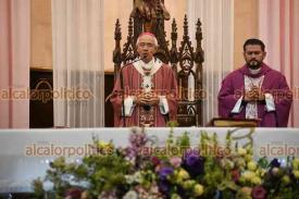 Xalapa, Ver., 15 de diciembre de 2024.- El arzobispo de Xalapa, Jorge Patrn Wong, ofici la misa dominical en la catedral.
