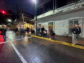 Xalapa, Ver., 20 de diciembre de 2024.- Con pocas personas en la avenida vila Camacho debido a la lluvia, y luego de un retraso, inici el desfile navideo ?Luz y Unin se vive por Veracruz?, por el cual fueron cerradas calles del Centro, desatando caos vial.
