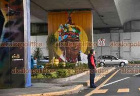 Xalapa, Ver., 22 de diciembre de 2024.- Los muros del puente Bicentenario fueron iluminados de arte y color.
