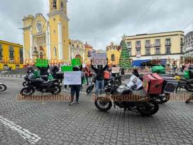 Xalapa, Ver., 24 de diciembre de 2024.- Motociclistas se manifestaron y cerraron el centro de la ciudad, para exigir justicia por un compaero que fue detenido y acusado del robo de medio milln de pesos.