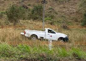 Paso del Toro, Ver., 3 de enero de 2025.- A la altura de la caseta de San Julin, una camioneta de Pepsi se sali del camino. Guardia Nacional acudi al sitio. Al parecer, no hubo lesionados.