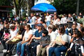 Xalapa, Ver., 5 de enero de 2025.- Con msica, lectura, baile y ms actividades, nios xalapeos celebran en el Parque Jurez el Da de Reyes. Esto como parte del programa cultural ?Domingos Familiares?.
