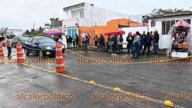 Veracruz, Ver., 9 de enero de 2025.- En la zona conurbada regresaron a clases estudiantes de nivel bsico a pesar de la lluvia de esta maana de jueves. Los nios llegaron abrigados y aunque les cost trabajo despertarse llegaron felices porque este da parten rosca de reyes, dijeron padres de familia.